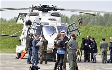Der SAR-Tag auf dem Nordholzer Fliegerhorst lockte auch zahlreiche Medienvertreter an. - Foto Scheschonka