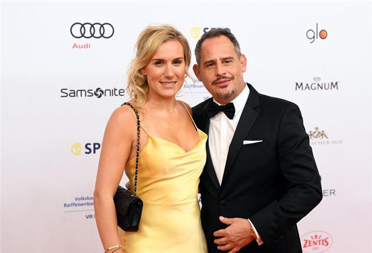 Bleibtreu noch einmal Vater? „Kann mir das vorstellen“ Der Schauspieler Moritz Bleibtreu und seine Frau Saskia de Tschaschell beim 48. Deutschen Filmball.