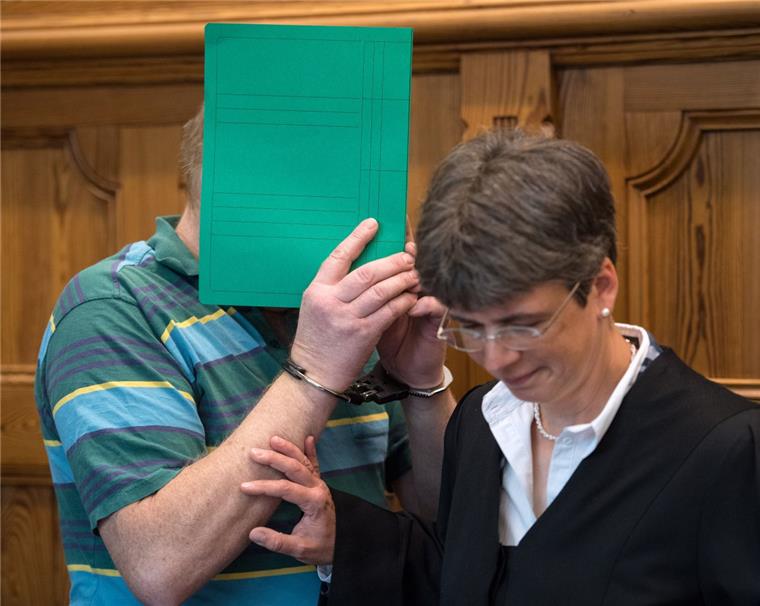 Der schießwütige Bauer aus Osterbruch (Cuxland) muss siebeneinhalb Jahre in Haft.