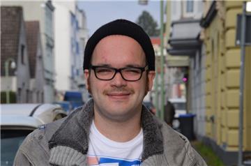 Der Schnurrbart von nord24-Redakteur Philipp Overschmidt wächst im Movember langsam, aber sicher.