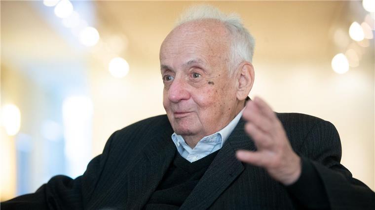 Serbischer Schriftsteller Ivan Ivanji gestorben Der Schriftsteller, Diplomat und Journalist Ivan Ivanji starb im Alter von 95 Jahren.