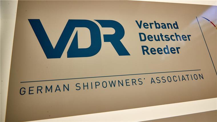 Regeln zum Schiffsrecycling 2025 in Kraft: „Meilenstein“ Der Schriftzug „VDR Verband Deutscher Reeder German Shipowners Association“.