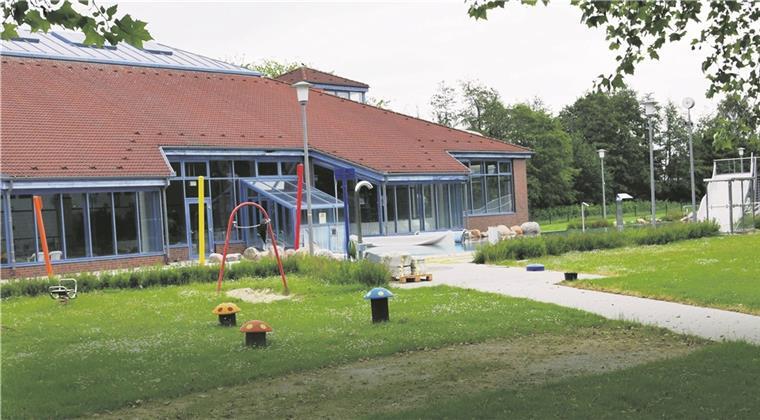 Schwimmbus fährt wieder ins Freizeitbad Der Schwimmbus der Gemeinde Loxstedt fährt ab dem 30. September jeden Donnerstag nach Nordenham zum Freizeitbad Störtebeker.
