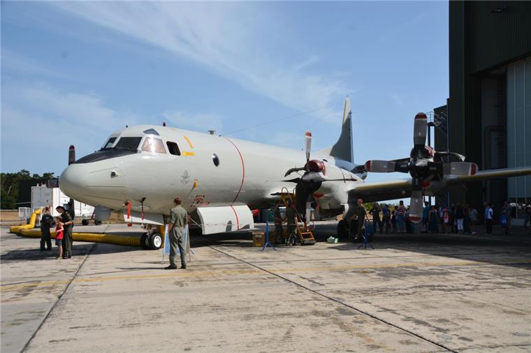 Nordholz: Die schönsten Fotos vom Tag des offenen Stützpunkts Der Seefernaufklärer P-3C war einer der Publikumslieblinge in Nordholz.