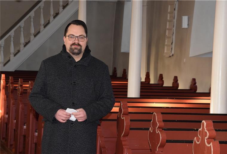 Über die Kunst, immer wieder die richtigen Worte zu finden Der Selsinger Vikar Hendrik Topp in der St. Lamberti-Kirche. Seine Ausbildung zum Pastor endet Anfang 2023.