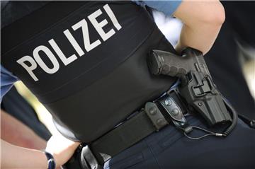 Der Senat investiert in die Sicherheit. Aber bekommt die Bremerhavener Polizei auch genug vom Kuchen ab? Die Seestadt-Politiker sagen: Nein.