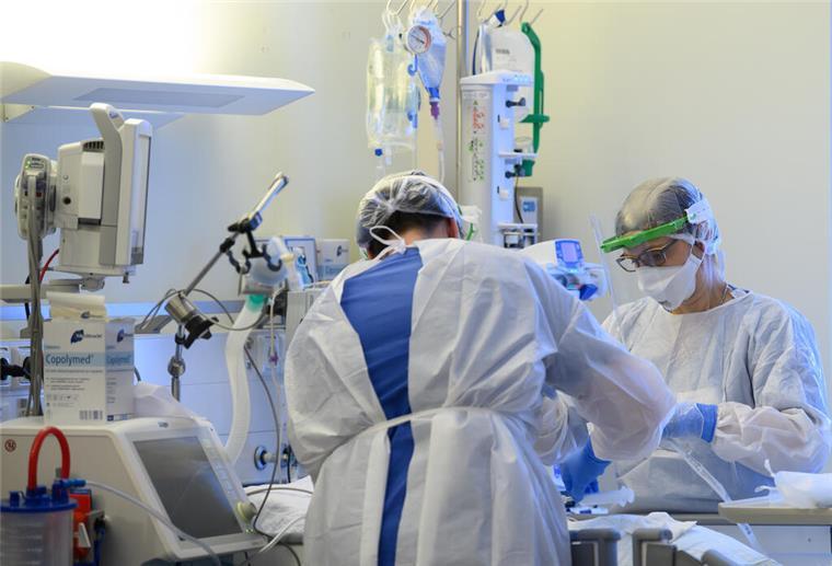 Pfleger in einer Klinik
