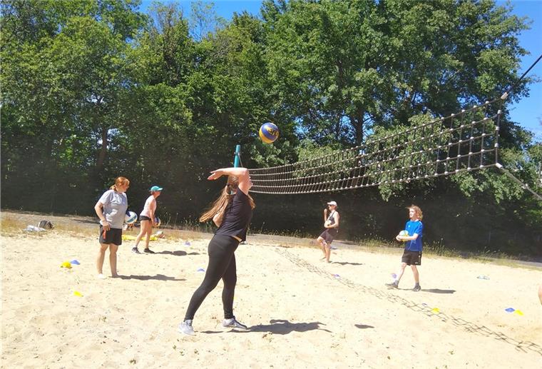 Der SFL Bremerhaven bietet wieder Beachvolleyball an der Karl-Marx-Schule an.