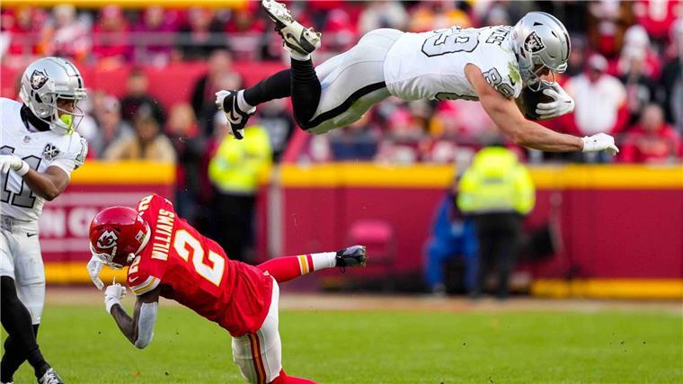Chiefs sichern sich als erstes NFL-Team Playoff-Teilnahme Der Sieg gegen die Raiders war ein hartes Stück Arbeit für die Kansas City Chiefs.