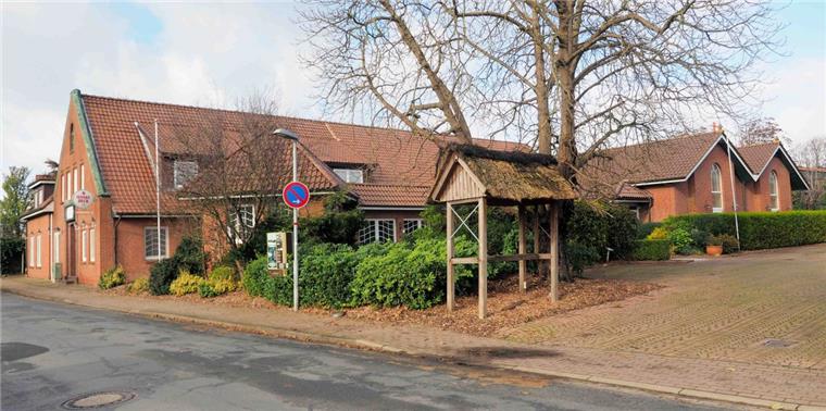 Geestland: "Sieverner Hof" steht seit drei Monaten leer Der "Sieverner Hof" im Zentrum der Ortschaft ist geschlossen. Nach dem überraschenden Absprung des Pächters im Sommer hofft Eigentümer Matthias Cercel jetzt auf einen geeigneten Nachfolger. Die Gespräche dauern an.