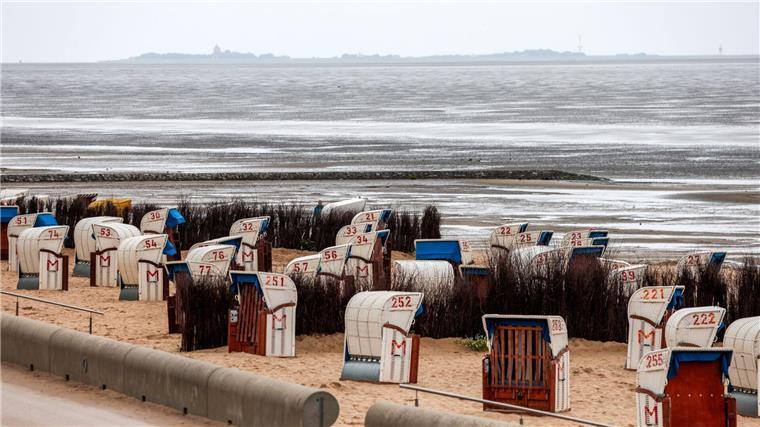 Der Sommer und seine Kapriolen - das spüren auch die Anbieter von Strandkörben. (Symbolbild)