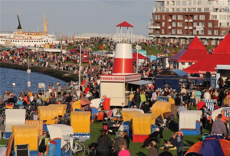 Der Deich ist zu nass: Sommerabend am Meer in Cuxhaven fällt aus Der Sommerabend am Meer ist endgültig abgesagt. Noch seien Gründeich und Deichvorland nicht stabil genug für die Großveranstaltung.