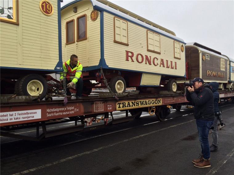 Roncalli-Sonderzug trifft in Bremen ein Der Sonderzug wird im Neustädter Hafen entladen. Foto Roncalli