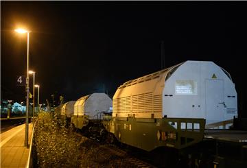 Castor-Zug am Bahnhof von Hünfeld in der Nacht.