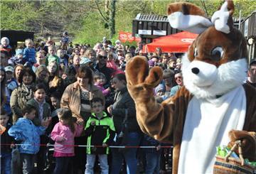 Der Spielpark Wingst lädt zur größten Ostereiersuche der Region ein: 500 Eier werden hier versteckt. 