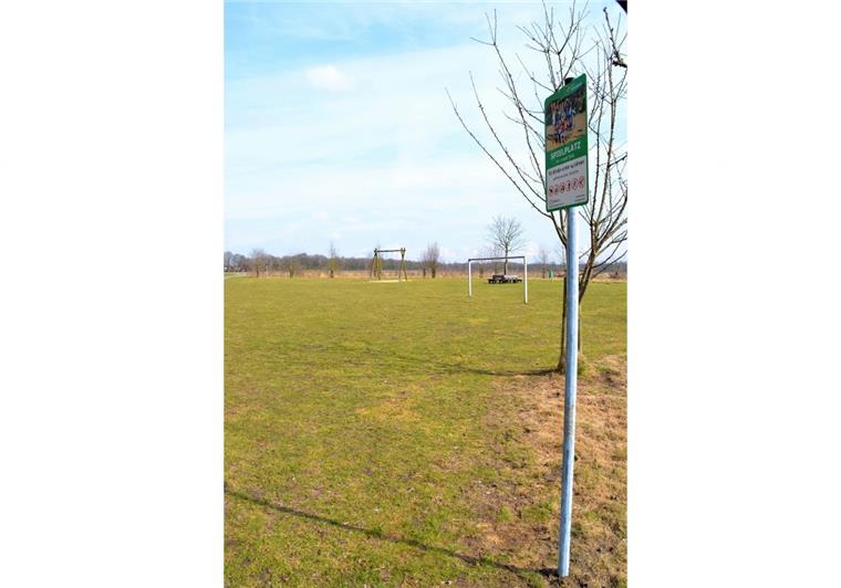 Geestland: Spielplatz am Langen Berg ist ein Sorgenkind Der Spielplatz Am Langen Berg in Geestland ist karg bestückt und oft verwaist.