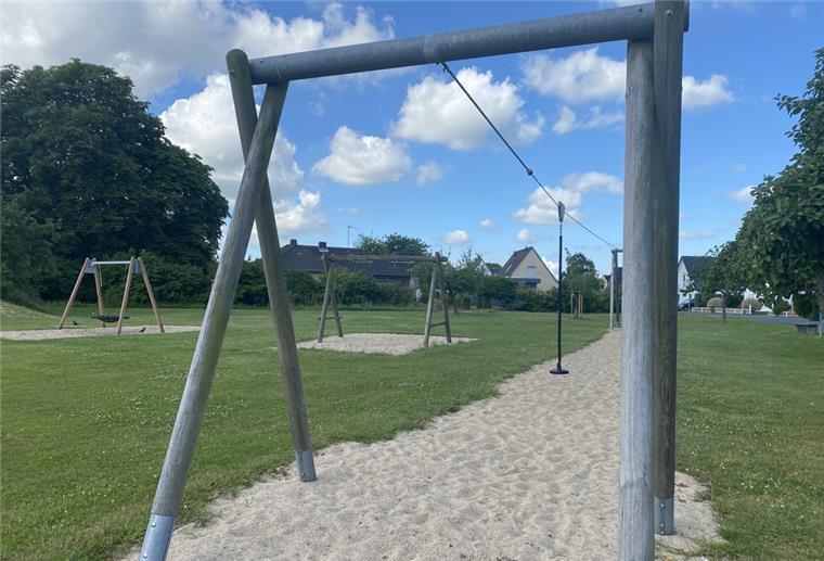Große Überraschung: Nordenham gewinnt Spielplatz bei ffn-Aktion Der Spielplatz Danzinger Platz in Friedrich-August-Hütte bietet noch reichlich Fläche für neue Geräte. Die spendiert nun der Radiosender FFN.