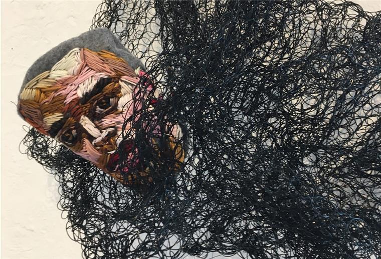 Merkwürdige Wesen mischen Galerie 149 auf Der Spinnenmensch von Eva Matti hat in der Galerie 149 seine Netze ausgeworfen.
