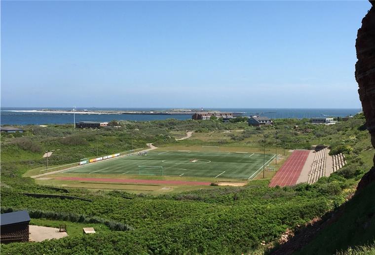 Ein Fußballplatz auf Helgoland.