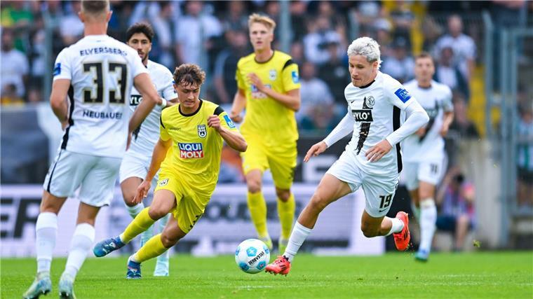 Aufsteiger Ulm feiert in Elversberg ersten Saisonsieg Der SSV 1846 Ulm hat den ersten Saisonsieg in der 2. Bundesliga gefeiert.