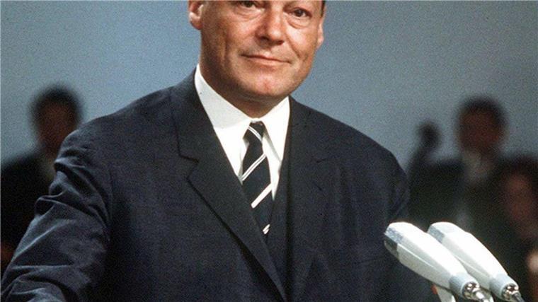Tops und Flops - 100 Jahre IFA Der Start des Farbfernsehens in Deutschland gehört zu den Highlights der 100-jährigen IFA-Geschichte.(Archivbild)