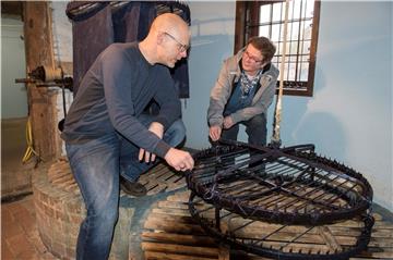 Der Sternreifen aus dem Bestand des Heimatvereins wird derzeit für den Einsatz als Ausstellungsexponat vorbereitet.