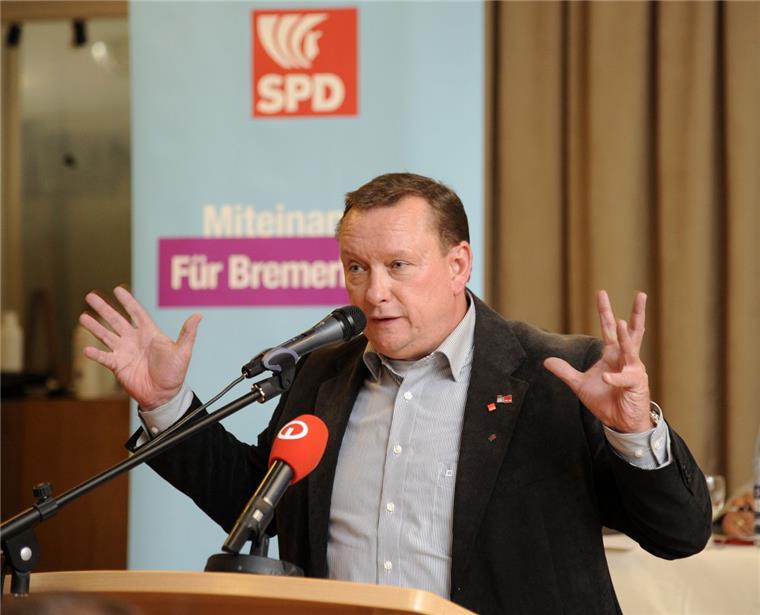 Der Streit um seine Kandidatur spielte beim SPD-Parteitag am Mittwochabend keine Rolle mehr: Uwe Schmidt wurde als Seestadt-Kandidat für die Bundestagswahl nominiert.  Foto Scheschonka