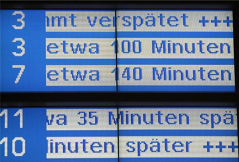 Sturm legt Bahnverkehr lahm Der Sturm legte den Nahverkehr in Niedersachsen und Bremen lahm.
