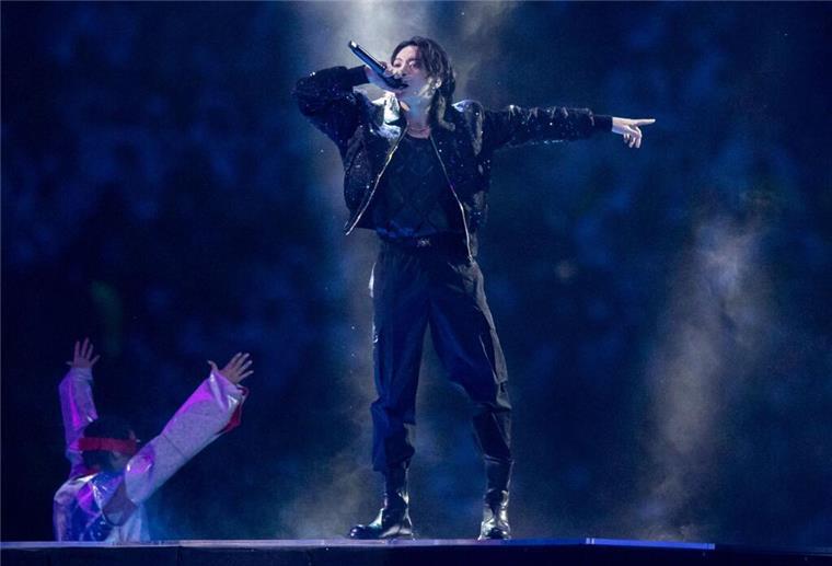 BTS-Sänger Jungkook legt zweite Solo-Single vor Der südkoreanische Superstar Jungkook während der Eröffnungsfeier zur Fußball-WM im Al-Bait Stadion in Katar im vergangenen November.