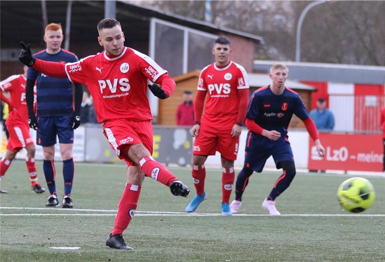 Quotientenregelung bei Niedersachsens Fußballern wahrscheinlich Der SV Brake (rote Trikots) könnte auch mit der Quotientenregelung mit Auf- und Absteiger leben. Dann wäre der Klassenerhalt für den Tabellenzehnten der Bezirksliga klar.