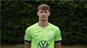Der SV Darmstadt 98 hat den früheren Wolfsburger Bartosz Bialek verpflichtet.