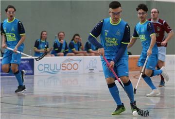Der SV Nordenham (blaue Trikots) bezwang die Gäste aus Bremerhaven im ersten Spiel des Jahres mit 14:2.