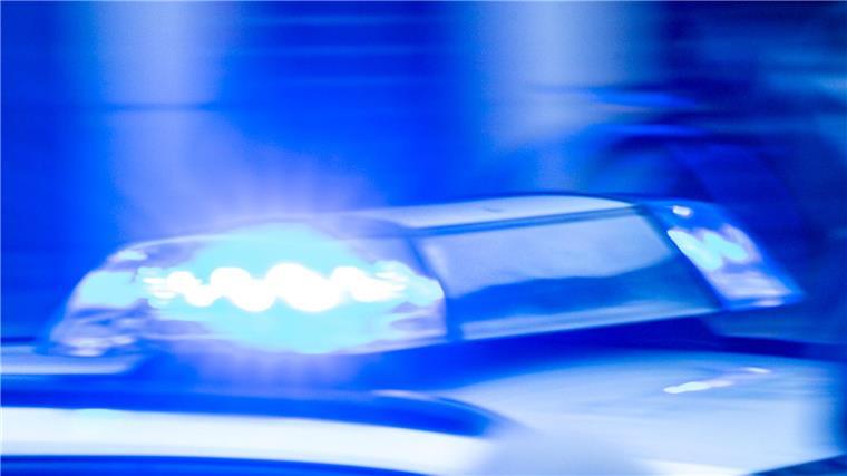 Bremer Juwelier bestohlen - Polizei sucht Zeugen Der Täter schlug einfach eine Vitrine ein und entwendete vier Goldketten. (Symbolbild)
