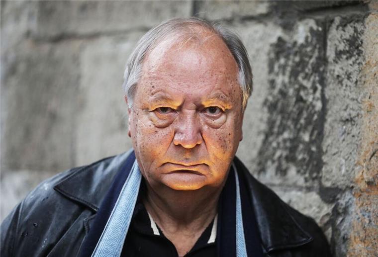 Schmickler: Richard Rogler war für mich ein Riesen-Vorbild Der Tod seines Kollegen Richard Rogler mache ihn sehr betroffen, sagt er.