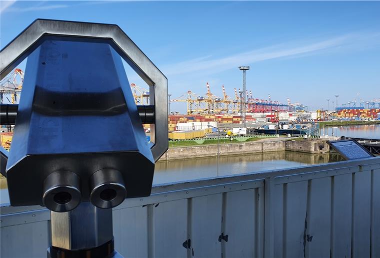 Vandalen wüten am Container-Aussichtsturm Der tolle Blick auf den Überseehafen macht den Containeraussichtsturm zu einem beliebten Zeil für Fotografen, Gäste und auch Einheimische.