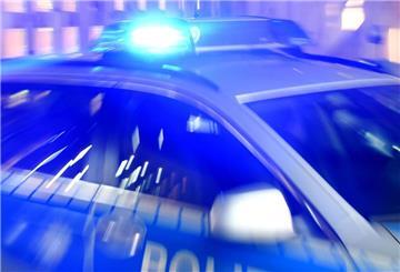 Der Transporter des Paketboten wurde schnell gefunden - er war leicht beschädigt. Die Polizei hofft auf Hinweise von Zeugen.