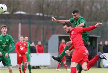 Der TSV Abbehausen (grüne Trikots) sollte am Sonntag in der Bezirksliga beim SV Ofenerdiek spielen. Nun gibt es zumindest bis zum 29. März eine Spielpause.