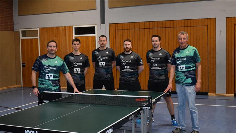 Der TSV Lunestedt will mit (von links) Matti von Harten, Martin Wille, Björn Oldenstädt, Anton Depperschmidt, Martin Gluza und Betreuer Siegfried Grotheer an die starke Hinrunde in der Regionalliga Nord anknüpfen. Topspieler Elger Neumann fällt aber zurzeit mit Rückenproblemen aus.