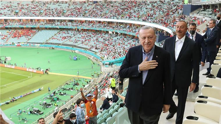 Unterstützung für Demiral: Özil teilt Bild mit Wolfsgrußpiel Der türkische Präsident Erdogan wird zum EM-Viertelfinale der Türkei gegen die Niederlande in Berlin erwartet.