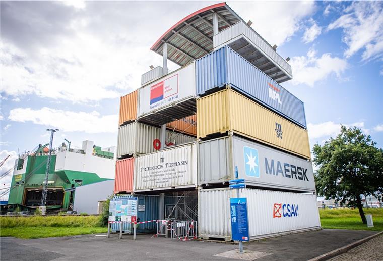 Container-Aussichtsturm ist gesperrt Der Turm ist abgesperrt. Warum, das erfahren die Besucher nicht.