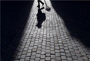 Schatten eines Fußgängers