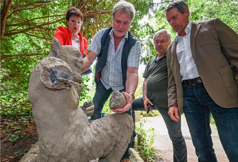 Thieles Garten schon wieder attackiert Der Vandalismus in Thieles Garten empört die Garten-Verantwortlichen Doris Paula Baumgart-Ackermann, Holger Welt, Herbert Winter und Leroy Czichy (v. li.).