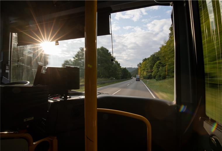 Der Expressbus zwischen Eichstätt und Ingolstadt fährt über die B13 nach Ingolstadt. 