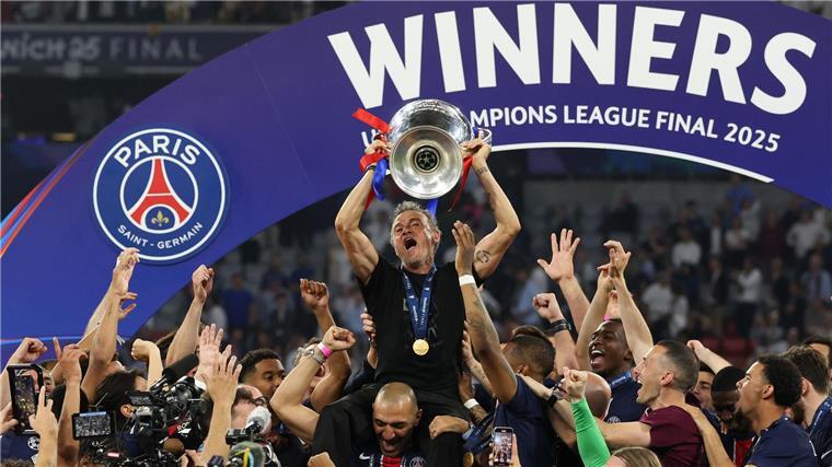 Feiernde Fußballfans sorgen für Ärger Der Verein Paris Saint-Germain gewinnt die Champions League.