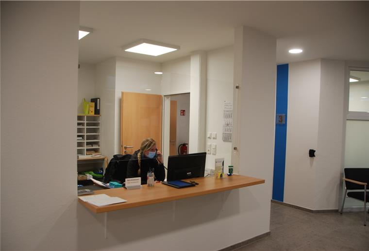 Bederkesa: Mehr Licht und Luft im neuen Bürgerbüro Der verglaste Empfang ist das Herzstück des neuen Bürgerbüros im Rathaus von Bad Bederkesa.