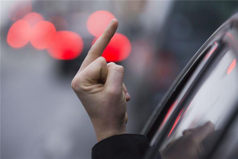 Verkehrsexperten fordern Punkte für aggressives Posen Der Verkehrsgerichtstag in Goslar hat sich unter anderem mit aggressiven Fahrern beschäftigt.