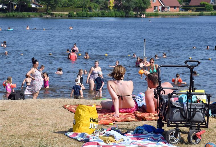 Der Versacht auf Blaualgen hat sich nicht bestätigt. Es darf wieder gebadet werden.