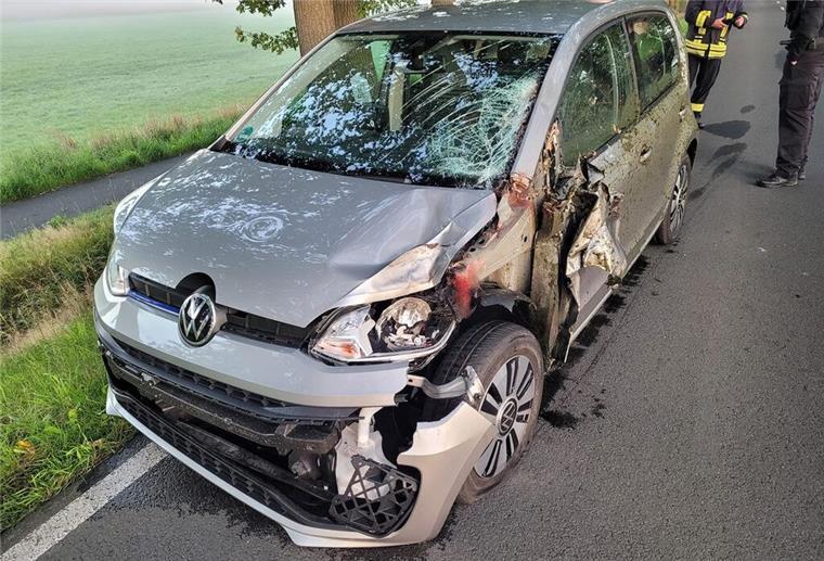 Der verunfallte VW war nicht mehr fahrbereit und musste abgeschleppt werden.