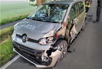 Der verunfallte VW war nicht mehr fahrbereit und musste abgeschleppt werden.