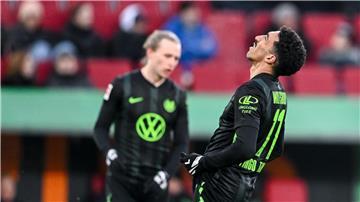Der VfL Wolfsburg lässt in Augsburg wichtige Punkte für den Kampf um Europa liegen.